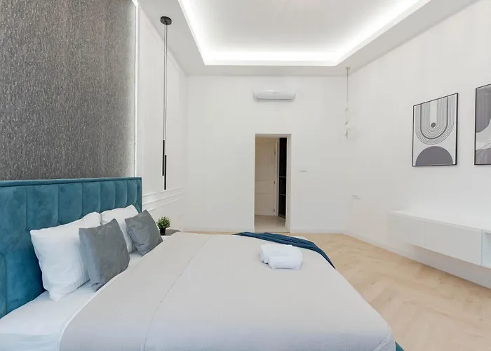 High-end Grand Elizabeth Next To The New York Café Appartamento *