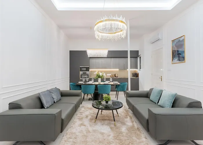 High-end Grand Elizabeth Next To The New York Café Appartamento Budapest