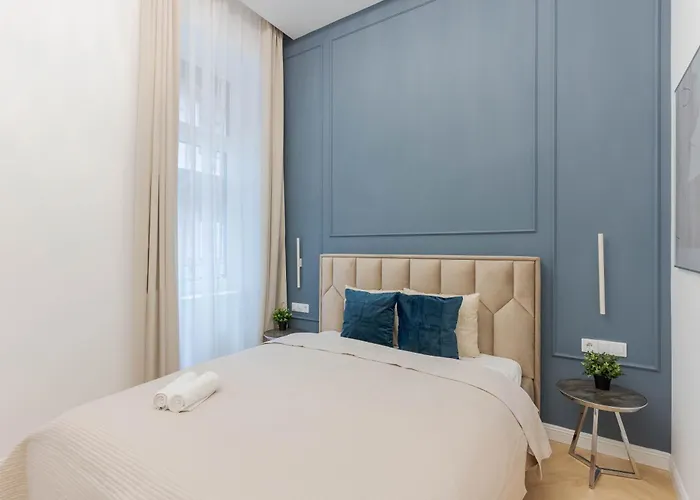 High-end Grand Elizabeth Next To The New York Café Appartamento