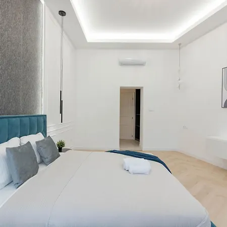 High-end Grand Elizabeth Next To The New York Café Appartamento *