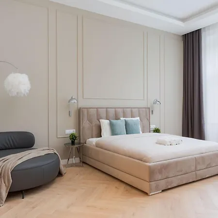 High-end Grand Elizabeth Next To The New York Café Appartamento