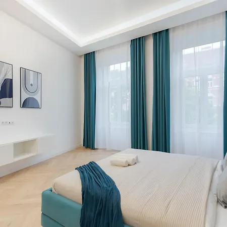 Apartment High-end Grand Elizabeth Next To The New York Cafe