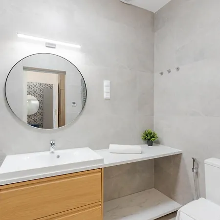 Apartment High-end Grand Elizabeth Next To The New York Cafe *