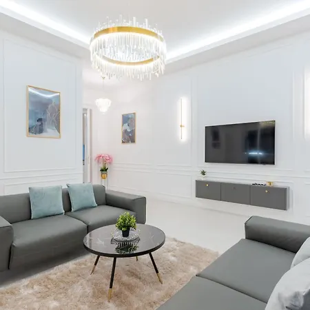 High-end Grand Elizabeth Next To The New York Cafe * Budapest