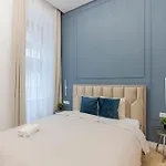 High-end Grand Elizabeth Next To The New York Cafe アパート